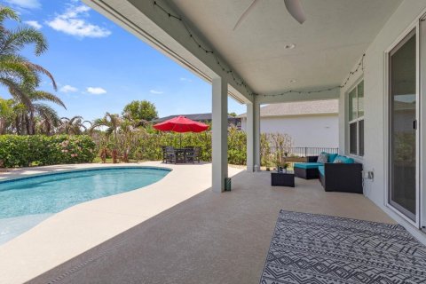 House in Vero Beach, Florida 3 bedrooms, 176.42 sq.m. № 2262193 - photo 25