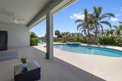 House in Vero Beach, Florida 3 bedrooms, 176.42 sq.m. № 2262193 - photo 26