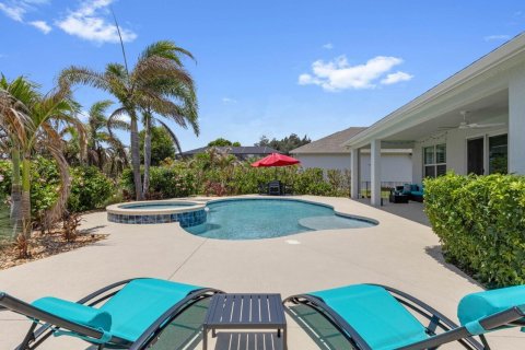 House in Vero Beach, Florida 3 bedrooms, 176.42 sq.m. № 2262193 - photo 24