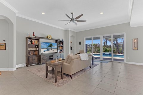 House in Vero Beach, Florida 3 bedrooms, 176.42 sq.m. № 2262193 - photo 7
