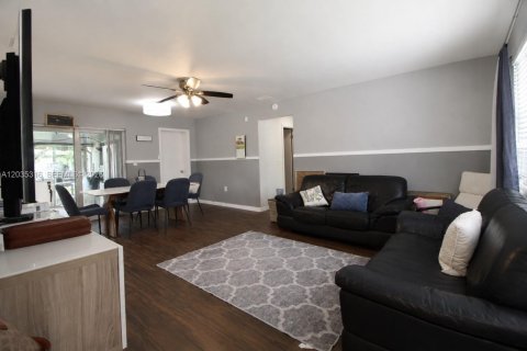 Casa en venta en Pembroke Pines, Florida, 3 dormitorios, 105.63 m2 № 2246123 - foto 6