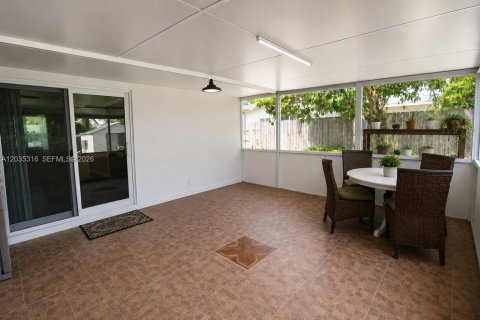 Casa en venta en Pembroke Pines, Florida, 3 dormitorios, 105.63 m2 № 2246123 - foto 21