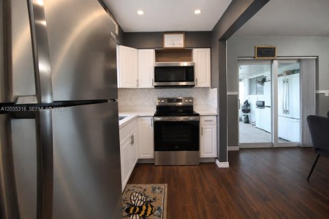 Casa en venta en Pembroke Pines, Florida, 3 dormitorios, 105.63 m2 № 2246123 - foto 19