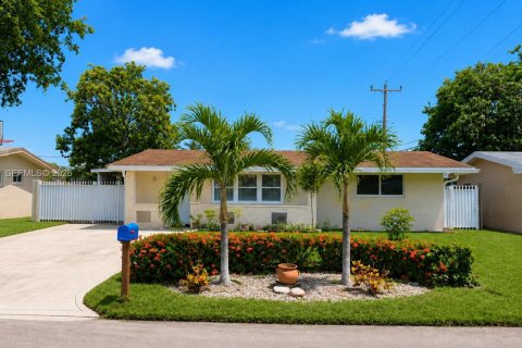 Casa en Pembroke Pines, Florida 3 dormitorios, 105.63 m2 № 2246123