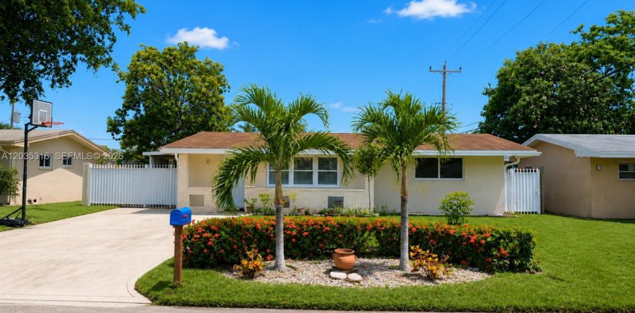 Casa en Pembroke Pines, Florida 3 dormitorios, 105.63 m2 № 2246123