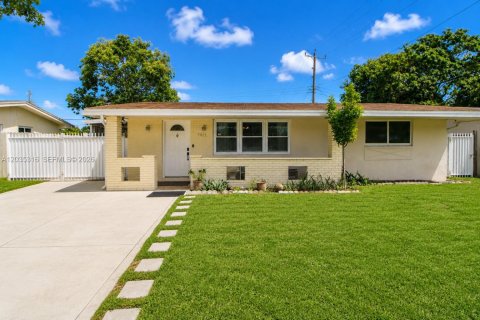 Casa en venta en Pembroke Pines, Florida, 3 dormitorios, 105.63 m2 № 2246123 - foto 4