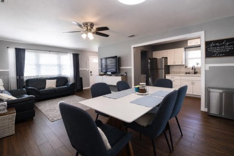 Casa en venta en Pembroke Pines, Florida, 3 dormitorios, 105.63 m2 № 2246123 - foto 7