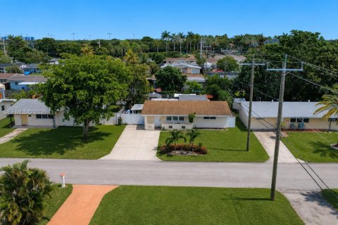 Casa en venta en Pembroke Pines, Florida, 3 dormitorios, 105.63 m2 № 2246123 - foto 24