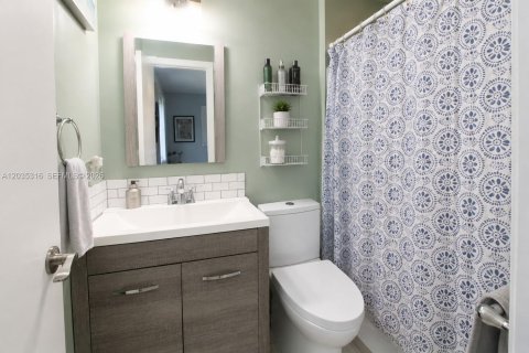 Casa en venta en Pembroke Pines, Florida, 3 dormitorios, 105.63 m2 № 2246123 - foto 14