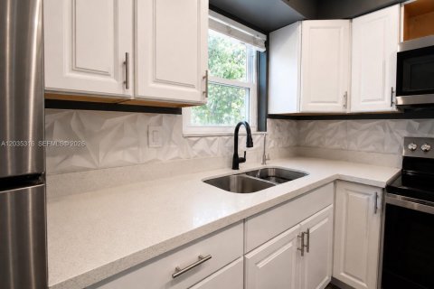 Casa en venta en Pembroke Pines, Florida, 3 dormitorios, 105.63 m2 № 2246123 - foto 11