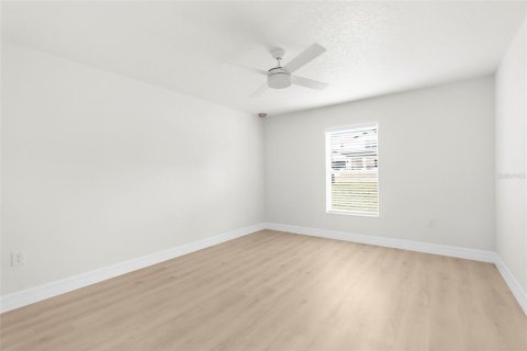 House in Weeki Wachee, Florida 3 bedrooms, 177.44 sq.m. № 1894171 - photo 26