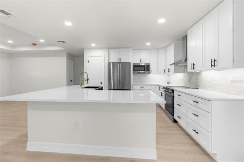 House in Weeki Wachee, Florida 3 bedrooms, 177.44 sq.m. № 1894171 - photo 7