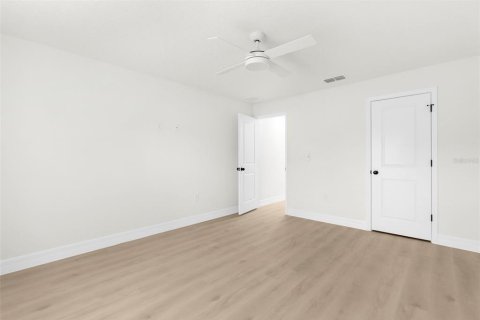 House in Weeki Wachee, Florida 3 bedrooms, 177.44 sq.m. № 1894171 - photo 29