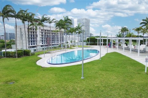Condo in Miami, Florida, 1 bedroom  № 1743981 - photo 22