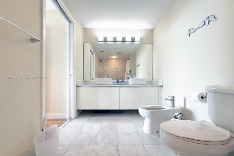 Condo in Miami, Florida, 1 bedroom  № 1743981 - photo 9
