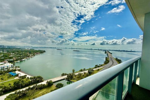 Condo in Miami, Florida, 1 bedroom  № 1743981 - photo 4