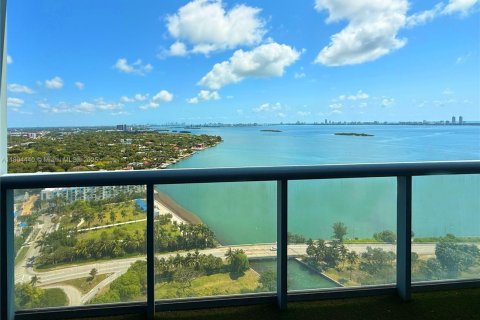 Condo in Miami, Florida, 1 bedroom  № 1743981 - photo 1