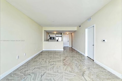 Condo in Miami, Florida, 1 bedroom  № 1743981 - photo 14