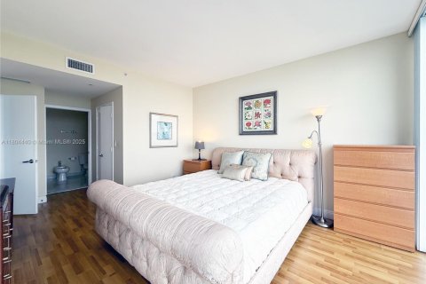 Condo in Miami, Florida, 1 bedroom  № 1743981 - photo 15