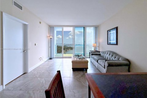 Condo in Miami, Florida, 1 bedroom  № 1743981 - photo 3