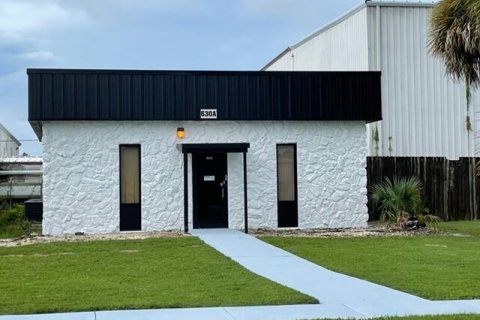 Propiedad comercial en alquiler en Fort Walton Beach, Florida, 312.71 m2 № 558542 - foto 1