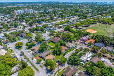 Immobilier commercial à vendre à Miami, Floride: 119.84 m2 № 1864164 - photo 4