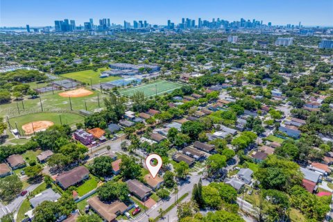 Immobilier commercial à vendre à Miami, Floride: 119.84 m2 № 1864164 - photo 7