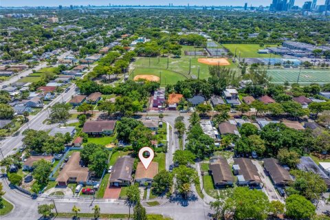 Immobilier commercial à vendre à Miami, Floride: 119.84 m2 № 1864164 - photo 9