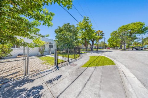 Immobilier commercial à vendre à Miami, Floride: 119.84 m2 № 1864164 - photo 30