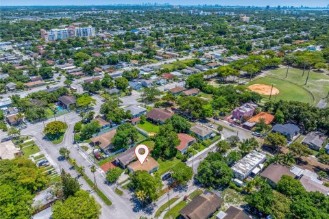 Immobilier commercial à vendre à Miami, Floride: 119.84 m2 № 1864164 - photo 14