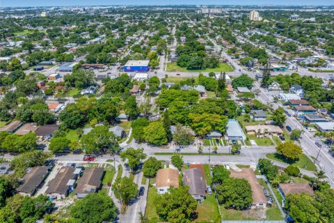 Immobilier commercial à vendre à Miami, Floride: 119.84 m2 № 1864164 - photo 12