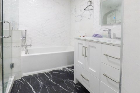 Снять в аренду виллу или дом в Майами, Флорида 3 спальни, 142.79м2, № 1951455 - фото 12