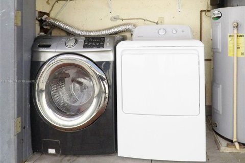 Снять в аренду виллу или дом в Майами, Флорида 3 спальни, 142.79м2, № 1951455 - фото 28