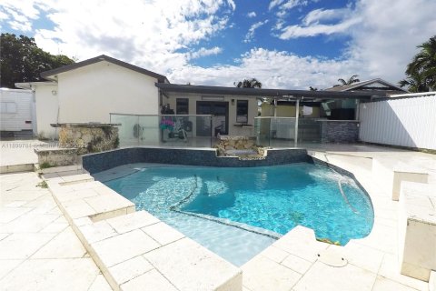 Снять в аренду виллу или дом в Майами, Флорида 3 спальни, 142.79м2, № 1951455 - фото 25