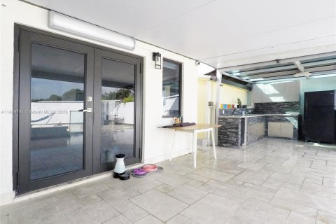 Снять в аренду виллу или дом в Майами, Флорида 3 спальни, 142.79м2, № 1951455 - фото 23