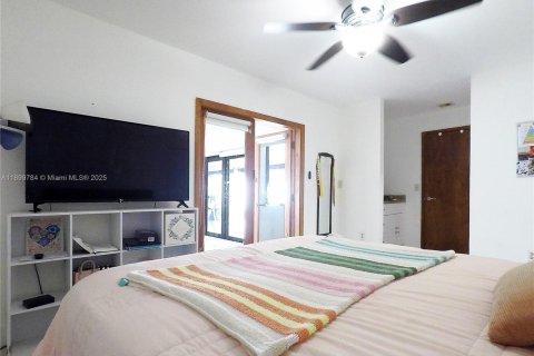 Снять в аренду виллу или дом в Майами, Флорида 3 спальни, 142.79м2, № 1951455 - фото 18