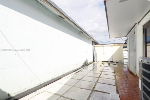 Снять в аренду виллу или дом в Майами, Флорида 3 спальни, 142.79м2, № 1951455 - фото 27