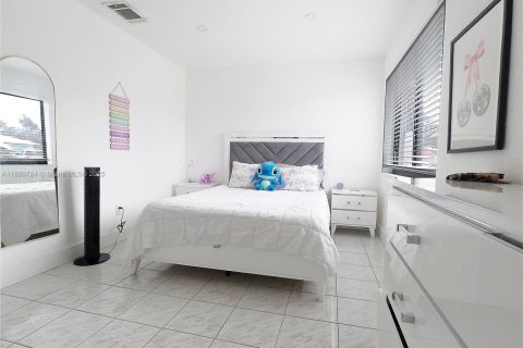 Снять в аренду виллу или дом в Майами, Флорида 3 спальни, 142.79м2, № 1951455 - фото 9