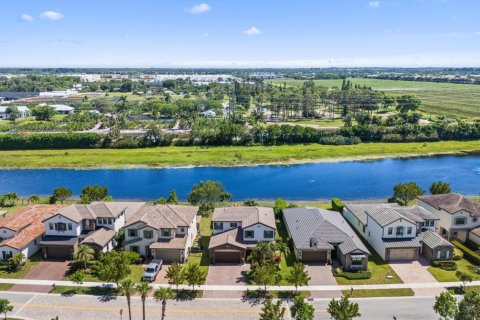House in Boynton Beach, Florida 4 bedrooms, 216.56 sq.m. № 2175773 - photo 9