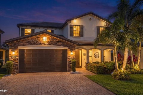 House in Boynton Beach, Florida 4 bedrooms, 216.56 sq.m. № 2175773 - photo 11