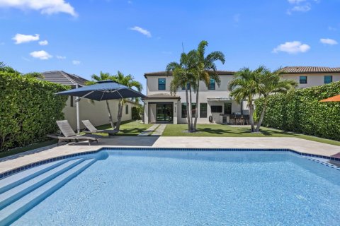 House in Boynton Beach, Florida 4 bedrooms, 216.56 sq.m. № 2175773 - photo 2