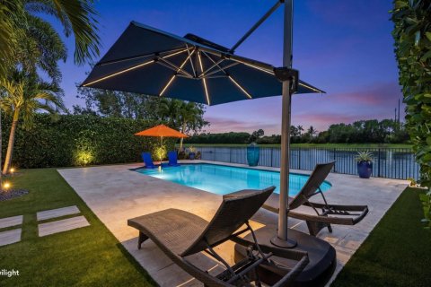 House in Boynton Beach, Florida 4 bedrooms, 216.56 sq.m. № 2175773 - photo 3