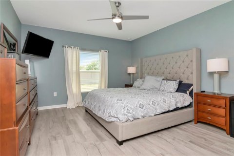 House in Spring Hill, Florida 4 bedrooms, 178.74 sq.m. № 1807278 - photo 18