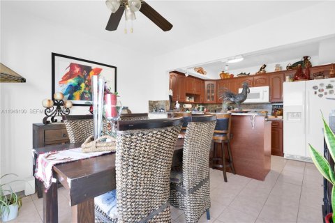 Condo in Miami, Florida, 3 bedrooms № 2011022 - photo 11