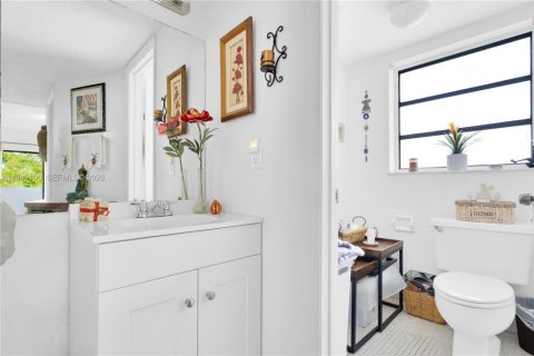 Condo in Miami, Florida, 3 bedrooms № 2011022 - photo 19