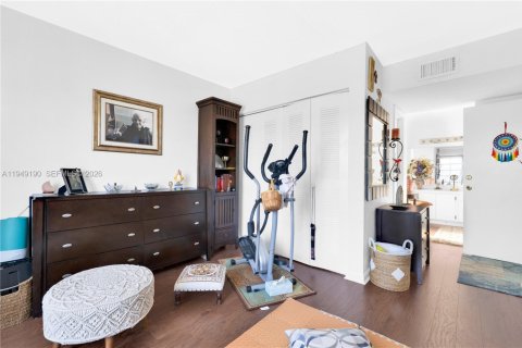 Condo in Miami, Florida, 3 bedrooms № 2011022 - photo 23