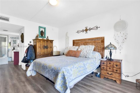 Condo in Miami, Florida, 3 bedrooms № 2011022 - photo 14