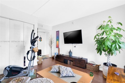 Condo in Miami, Florida, 3 bedrooms № 2011022 - photo 22