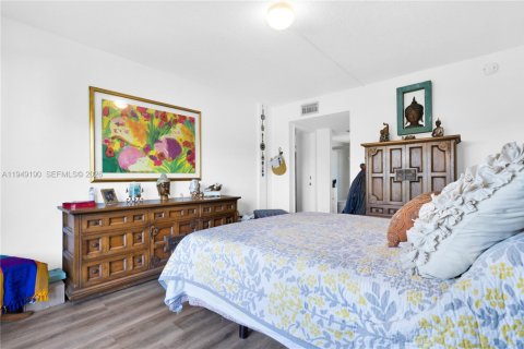 Condo in Miami, Florida, 3 bedrooms № 2011022 - photo 17