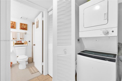 Condo in Miami, Florida, 3 bedrooms № 2011022 - photo 26